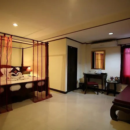 Na Thapae Hotel